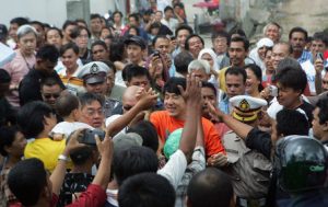 Jackie Chan saat berkunjung ke Aceh (Foto laureusarchive.com)