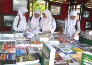 Pameran Buku di Aceh (aceh.tribunnews.com)