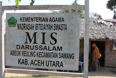 Pamflet sekolah MIS Darussalam Sawang (Foto Fachrul Fikri)