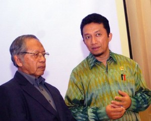 Tifatul Sembiring (kanan)