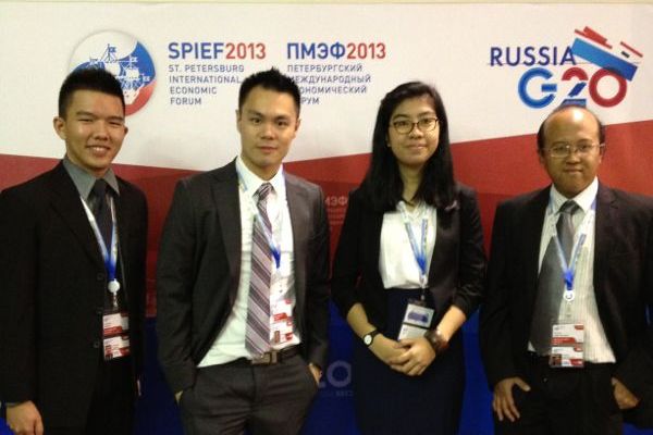 Delegasi Indonesia di G20 Youth Summit Berfoto di Venue Kegiatan (Ist)