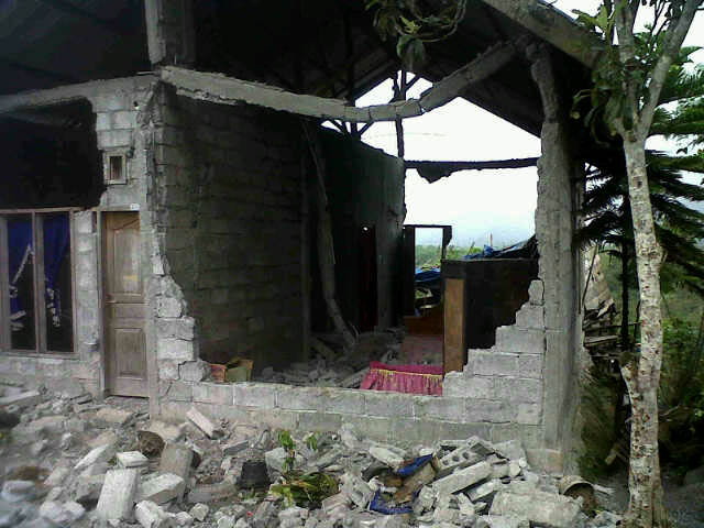 Rumah Hancur Akibat Gempa di Gayo