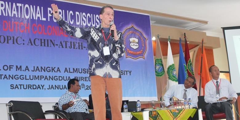 Diskusi publik RJ Nix di Universitas Almuslim Matangglumpangdua (Kompas.com)