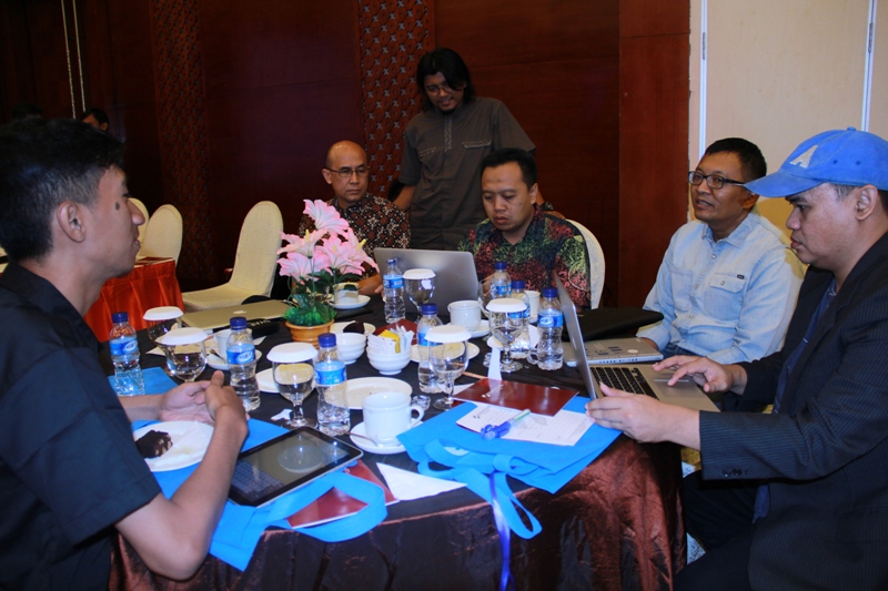 Sesi coffee break, pemateri juga berdikusi bersama peserta seminar Aceh City Branding 2014 (Foto M Iqbal/SeputarAceh.com)