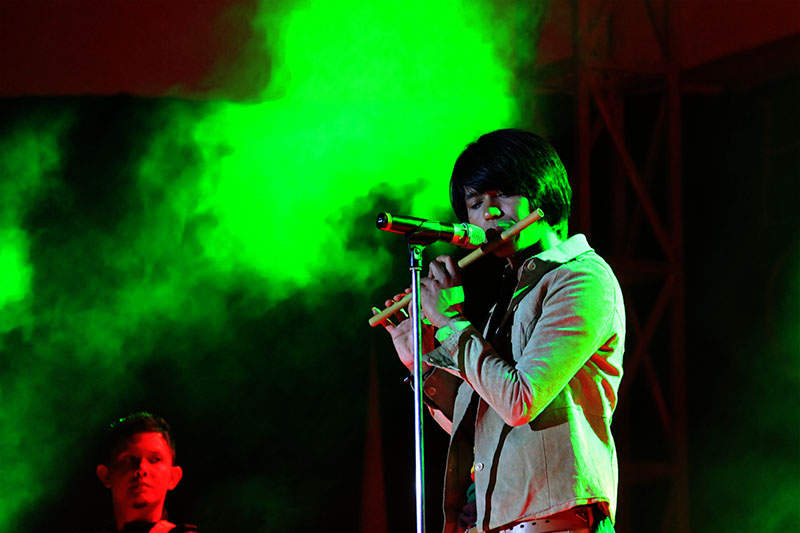 Ervan Ceh Kul, musisi berbakat dari tanah Gayo meniup seruling berhasil membuat decak kagum penonton di Gayo Art Summit 2014 (Foto M Iqbal/SeputarAceh.com)