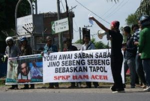 Pengunjuk Rasa Tuntut Pembebasan Tapol/Napol Aceh