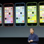 Peluncuran perdaran iPhone 5C warna-warni (Reuters)