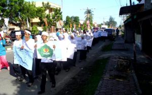 Mahasiswa Baru STAI Tapaktuan Lakukan Long March