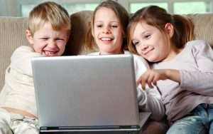 Perilaku Online dari Anak Bisa Mengundang Resiko