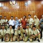 Tim FAM Indonesia Cabang Surabaya mengunjungi SMK Teknik PAL Surabaya, Rabu (22/1), dan memberikan motivasi menulis di sekolah itu (IST)