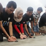 Pelepasan Tukik di Lhoknga, Aceh Besar (Foto Yulianova)