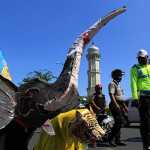 Manusia bertopeng satwa gajah dan harimau (Foto M Iqbal/SeputarAceh.com)