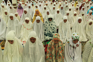 Foto Shalat Tarawih di Masjid Raya Baiturrahman