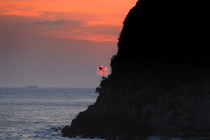 Menikmati sunset di Pulau Batee (Foto M Iqbal/SeputarAceh.com)