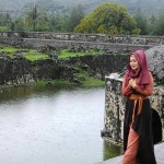 Nong Niken Astri di salah satu tempat wisata sejarah di video klip Hijrah (Foto IST)