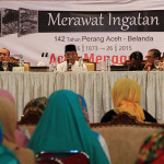 Pemateri dari kiri, Kamaruzzaman PhD (Antropolog Aceh), Abdurrahman Kaoy (Majelis Adat Aceh) dan Zulfikar Muhammad (Koalisi NGO HAM Aceh) memberikan materi seminar sejarah acara 142 Tahun Perang Aceh-Belanda (Foto M Iqbal/SeputarAceh.com)