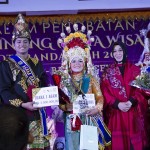 Agam Inong Juara I berfoto bersama Disbudpar kota dan Ibu Walikota Banda Aceh (Foto M Iqbal/SeputarAceh.com)