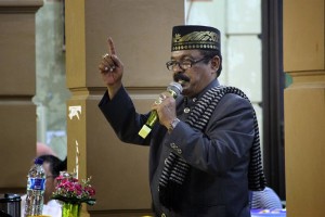 Tgk Yusri Puteh memberikan ceramah agama di peringatna Maulid Nabi Muhammad SAW di Lapangan Tenis ATC, Lampaseh (Foto M Iqbal/SeputarAceh.com)