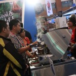 Stand Aceh memberikan kopi gratis kepada pengunjung pameran Deep dan Extreme Indonesia 2015 (Foto IST)