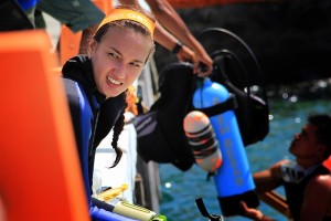 Artis yang sekaligus host "My Trip My Adventure" Nadine Candra Winata ikut meriahkan acara Pulau Weh Dive Festival di pantai Gapang, Sabang (Foto M Iqbal/SeputarAceh.com)