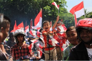 Pengendara becak merayakan acara HUT RI ke-70 di lapangan Blang Padang (Foto M Iqbal/SeputarAceh.com)