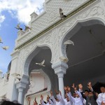 Wali Nanggroe, Gubernur Aceh, Pangdam, Kapolda dan tokoh masyarakat Aceh melakukan pelepasan burung merpati sebagai simbolis 10 Tahun Perdamaian Aceh (Foto M Iqbal/SeputarAceh.com)