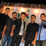 Personil Amoba Band foto bersama di both acara Piasan Seni 2015 (Foto M Iqbal/SeputarAceh.com)