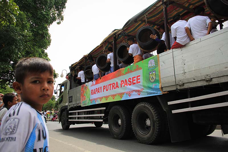 Rapa-i Pasee mengikuti pawai 1 Muharram 1437 H, acara Aceh Hijriah Carnival, Banda Aceh (Foto M Iqbal/SeputarAceh.com)