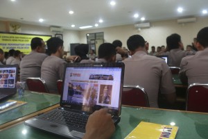 Sosialisasi jurnalistik dan pengelolaan website Tribratanewaceh.com di Aula Machdum Sakti, Polda Aceh, Senin dan Selasa (9-10/11/2015).