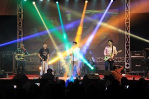 RAN (Rayi, Asta dan Nino) grup musik Indonesia tampil dalam acara The Annual Radio Unplugged 2016 di gedung AAC Dayan Dawood, Darussalam, Banda Aceh (Foto M Iqbal/SeputarAceh.com)