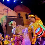 Penampilan tari Klong Yaw di panggung utama Aceh International Rapa'i Festival (Foto Wanda Haris Purtama)