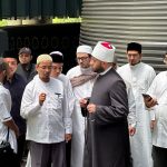 BANDA ACEH - Salah seorang ulama besar dari Al-Azhar Kairo Mesir, Syekh Usamah Sayyid Al-Azhari, menyambangi Museum Tsunami Aceh, Sabtu, 6 Mei 2023.