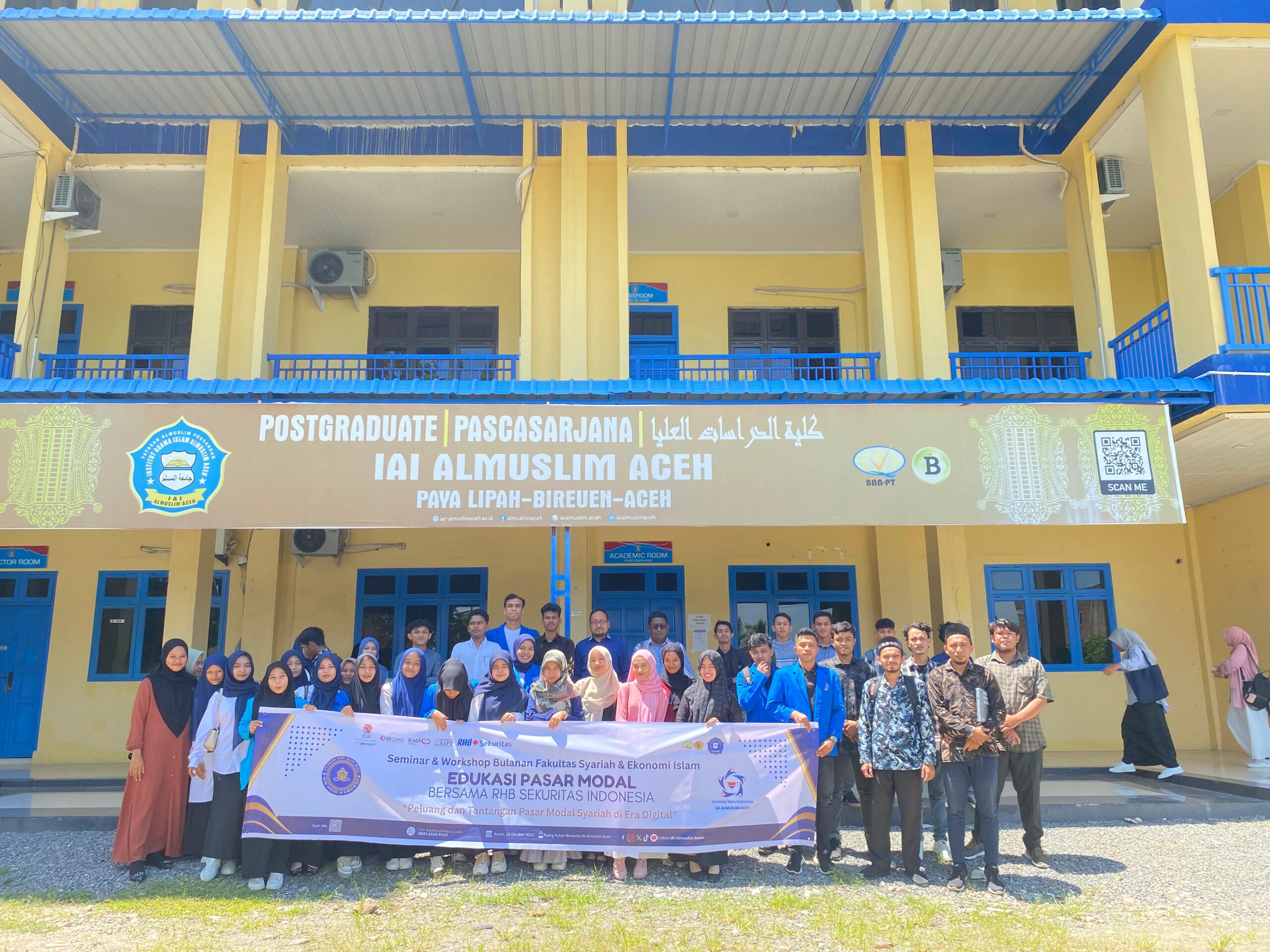 Foto bersama peserta seminar edukasi publik pasar modal (FOTO IST)